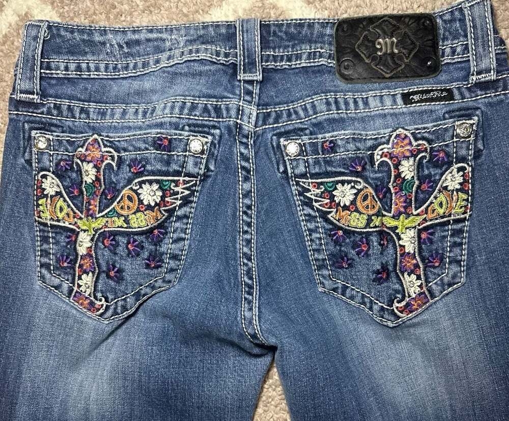 Miss Me Boot Cut Peace Love Floral Embroidered Jeans JP5727B5 Size 30 - Picture 4 of 4